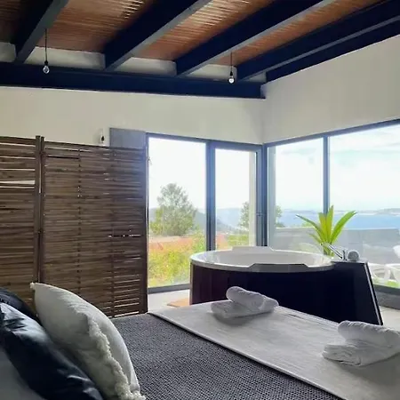 Villa Black House
