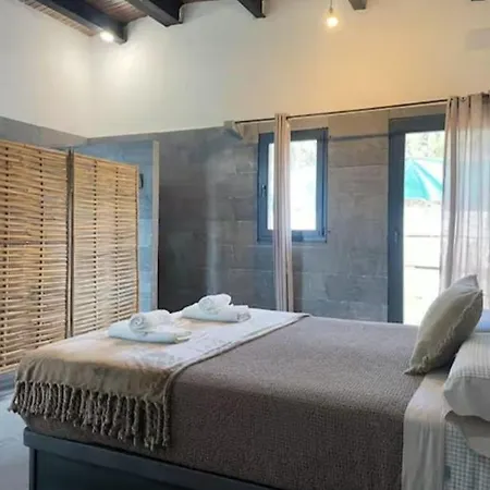 Villa Black House *